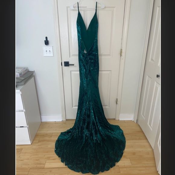 PORTIA & SCARLETT GLISTEN GOWN - PROM - Picture 6 of 7